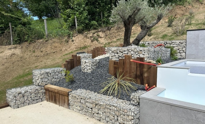 Aménagement de talus avec intégration terrain de boules et aménagement de la cour à La Chapelle-de-Surieu, La Chapelle-de-Surieu, Mandrand Stéphane Paysages